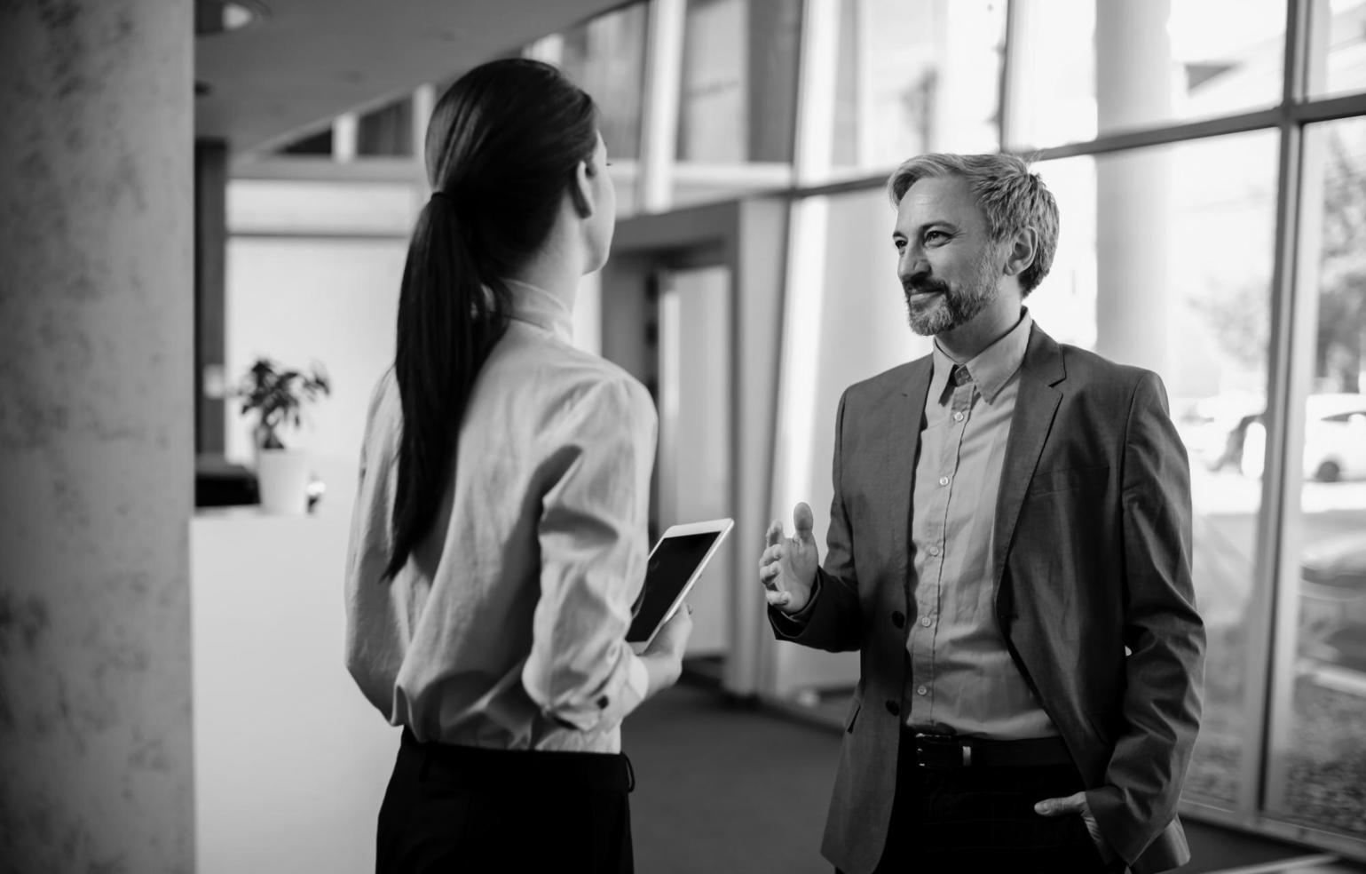 Students collaborating on link building strategy workshop